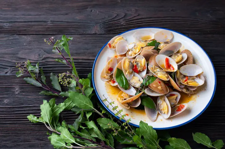 Can Pregnant Women Eat Clams?