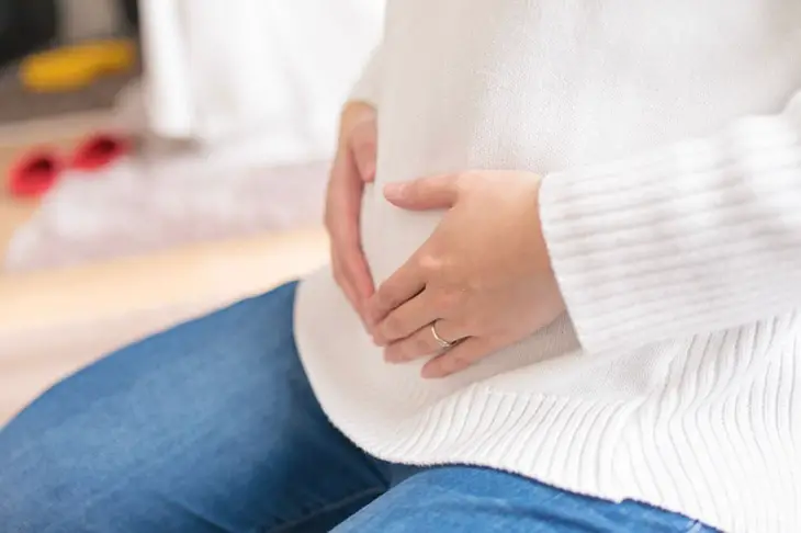 how does a pregnant belly feel in early pregnancy