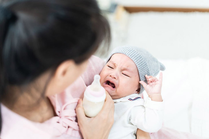 baby randomly crying while sleeping 4 months