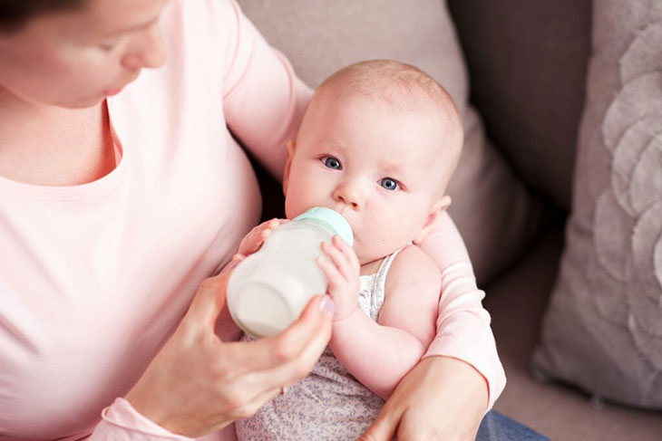 Why Does My Baby Keep Pushing The Bottle Away