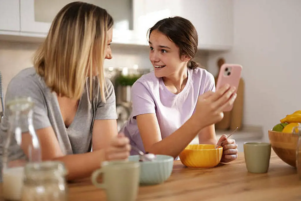 How to Communicate Effectively With Teenagers | Mom Guide