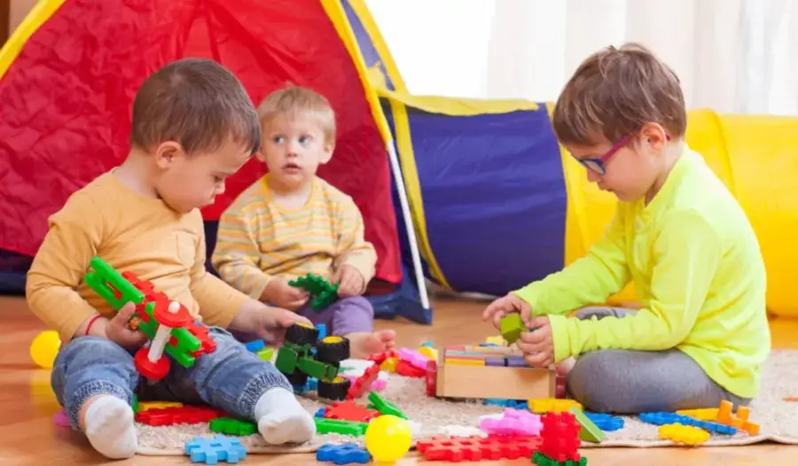 how to help toddlers make friends